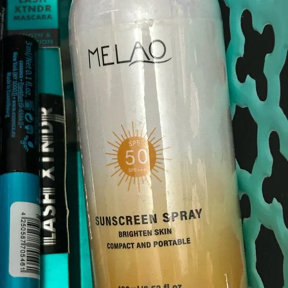 Beauty and Skincare Gift Set - Picture 5 of 16